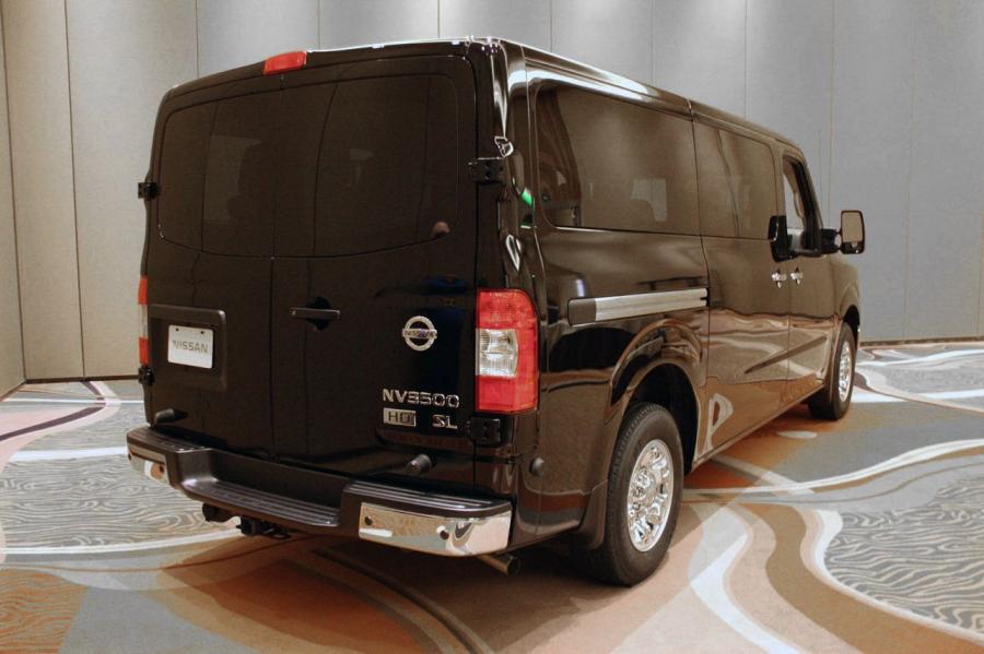  Nissan NV3500 Passenger Van 2012 года  (фото 10 из 15)